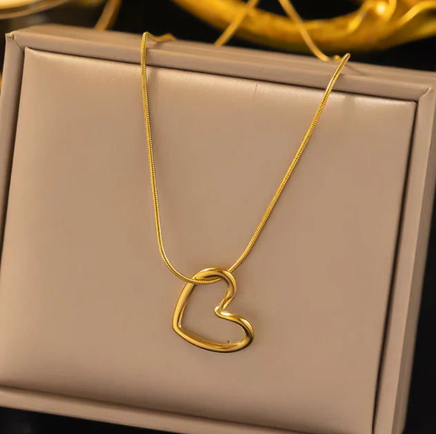Hooked on Heart necklace